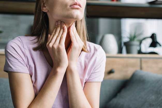 Симптомы и диагностика гнойных пробок в горле