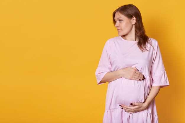 Какую диагностику и лечение следует назначить при обнаружении кисты яичника у беременной женщины?