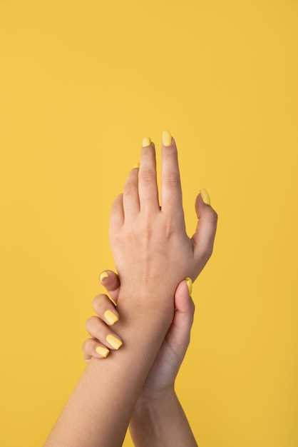 Как устранить полоски на ногтях и сохранить их здоровье?